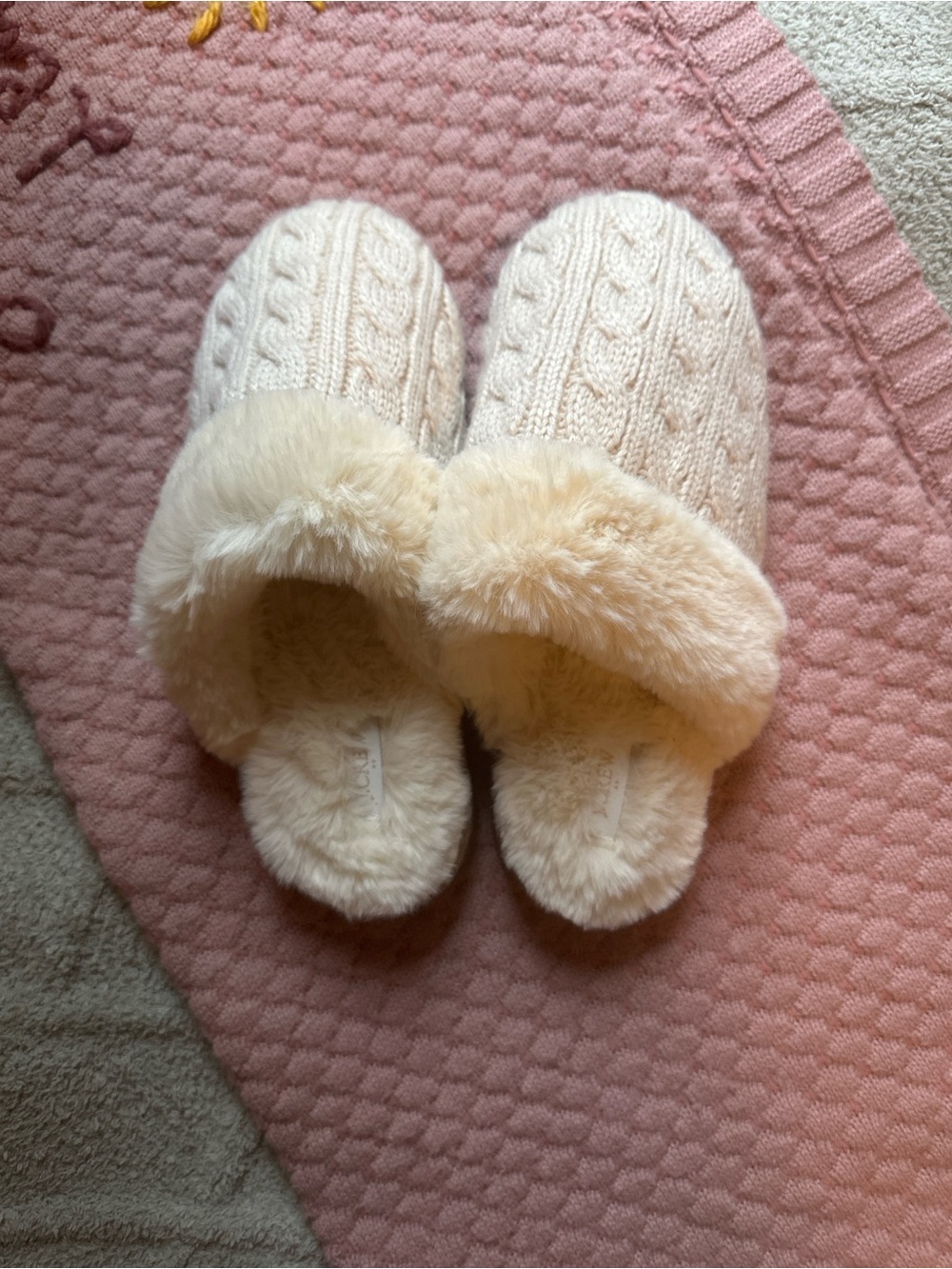 Never worn! Cozy Cable-Knit jcrew Cream Fleece-Lined Women's Slippers